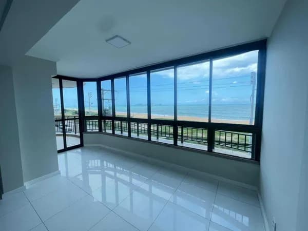 Apartamento Alto Padrão com varanda com vista mar em Cavaleiros, Macaé/RJ