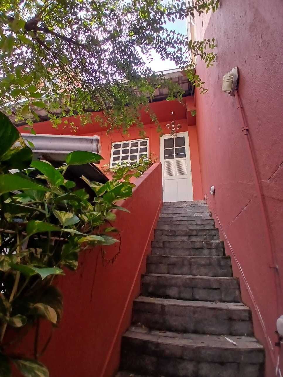 Apartamento tipo Casa, em Vila, com 4 quartos, 1 suíte, varanda interna, em frente ao metro da General Osório, em Ipanema, Rio de Janeiro/RJ
