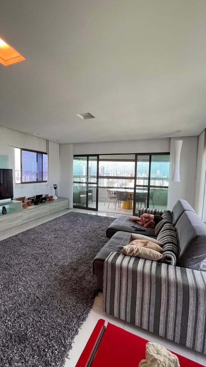 Apartamento no bairro de Monteiro com 200m², 3 quartos, 3 Suítes, 2 vagas de garagem- Edf. Solar das Palmeiras