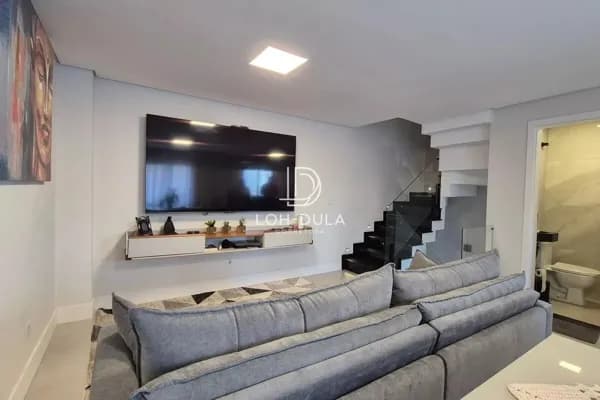 Casa sobrado à venda com 176m², 2 suítes e 4 vagas no Campestre em Santo André