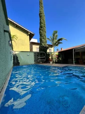🏡 Sobrado à venda no Jardim América – Goiânia