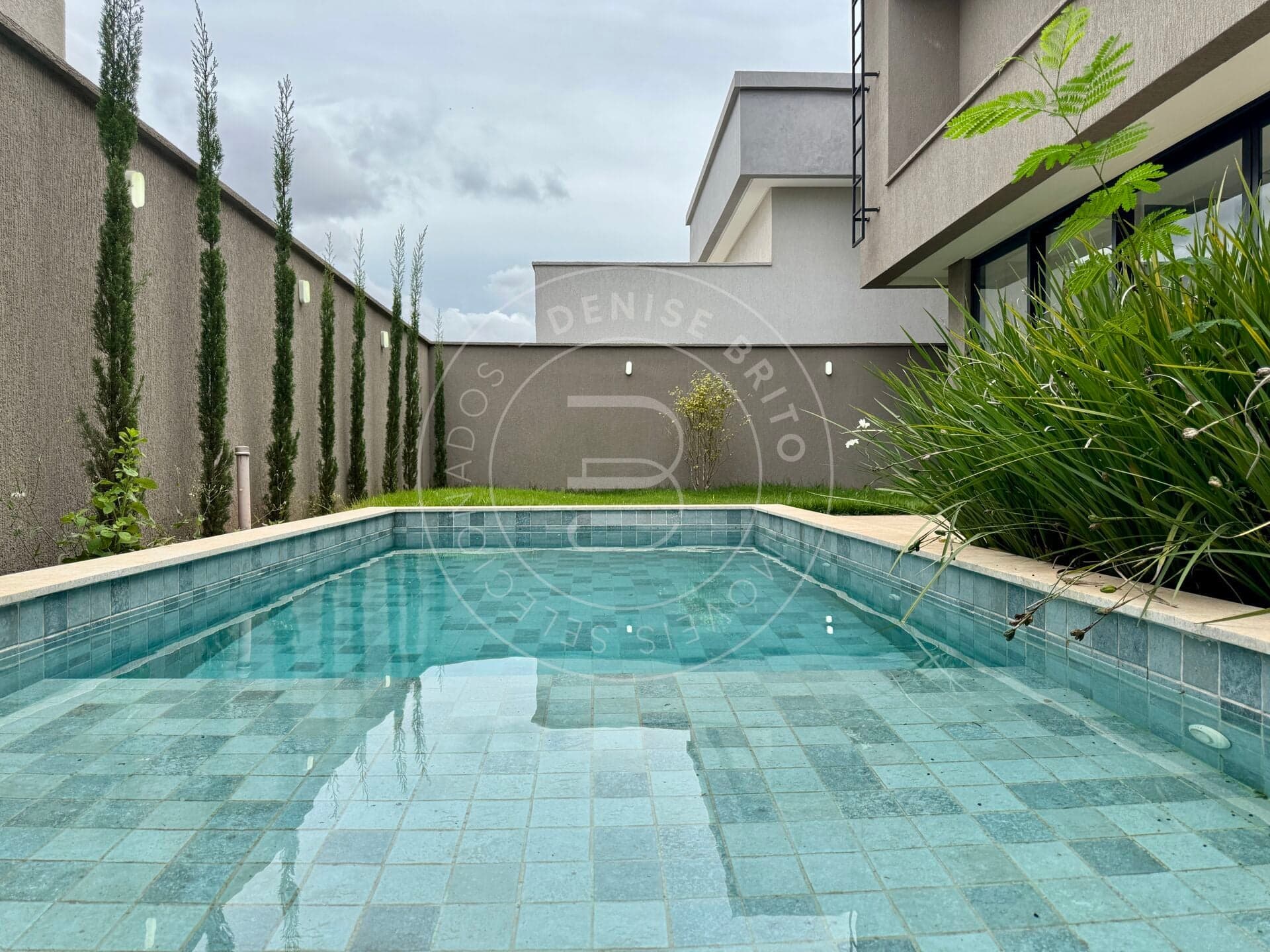 Sobrado à venda no Jardins Barcelona | 4 suítes, piscina, área gourmet