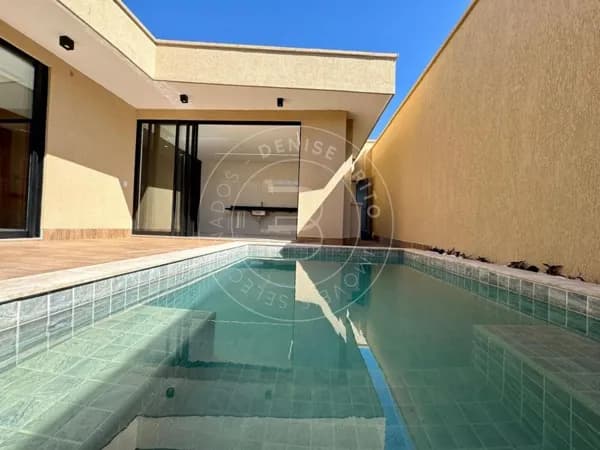 Casa térrea à venda no Jardins Barcelona | 3 suítes | Piscina | Energia solar | R$ 990 mil