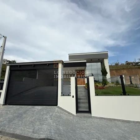 Casa em Antônio Carlos - Centro