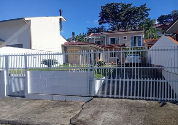 Casa em Antônio Carlos - Centro