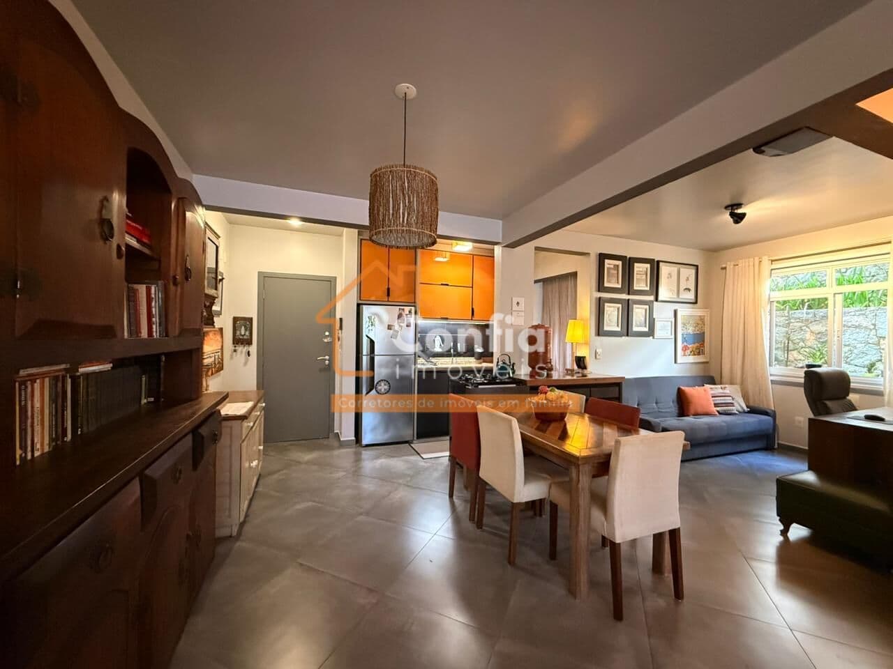 Apartamento Reformado no Itacorubi | Sala Ampliada | Vista para o Verde