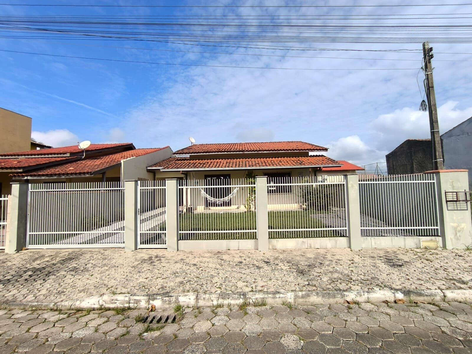 RESIDÊNCIA LOCAÇÃO ANUAL ENSEADA