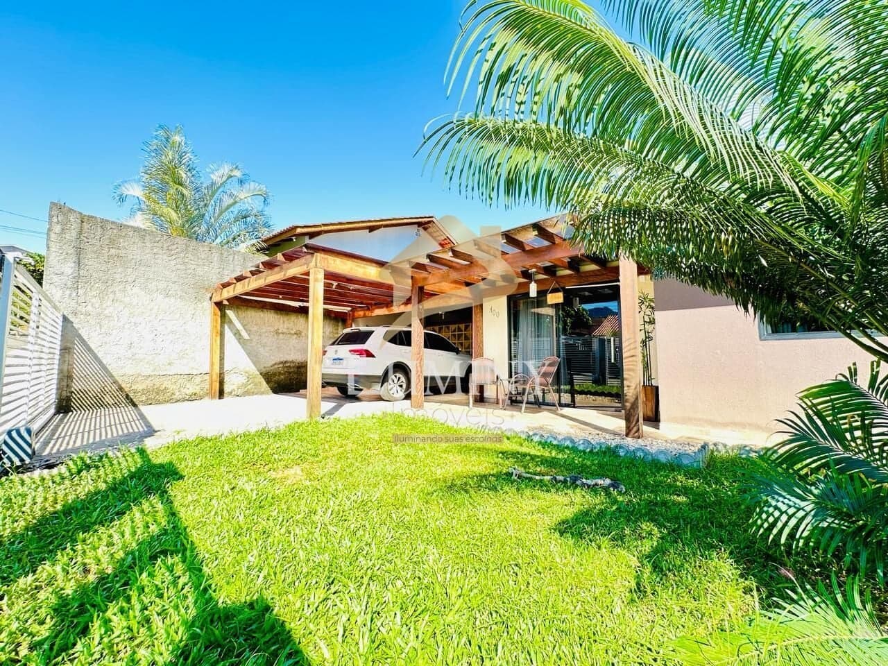 Casa Padrão no bairro Vila Lenzi