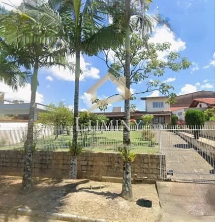 Casa Padrão no bairro Vila Lenzi