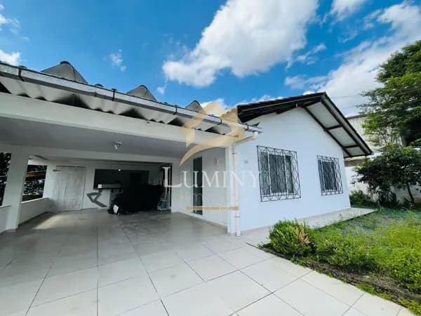 Casa Padrão no bairro Vila Lenzi