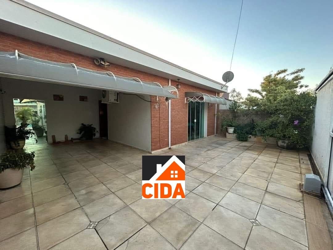 Casa à venda no bairro Santa Cruz - Mogi Mirim/SP