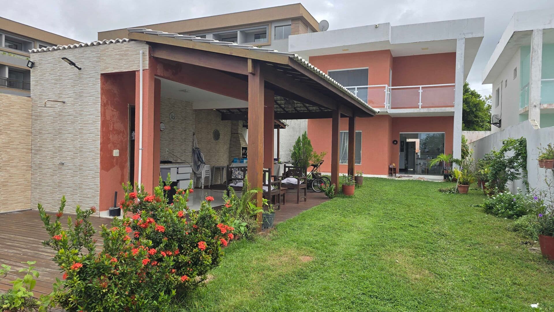 Casa duplex em Guarajuba: localização privilegiada em condomínio lado praia!
