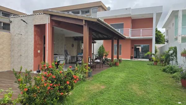 Casa duplex em Guarajuba: localização privilegiada em condomínio lado praia!