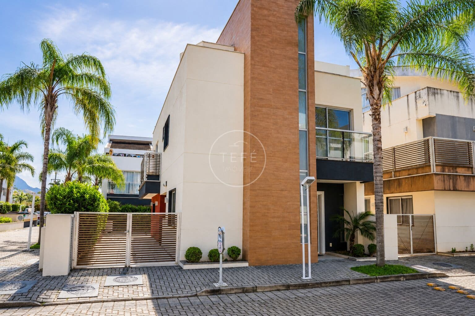 CASA DUPLEX com 5 QUARTOS e 306 m² no Condomínio Concetto Bianco - RECREIO DOS BANDEIRANTES