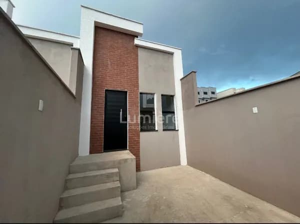 Casa Térrea 2 Quartos sendo 1 Suíte no Bairro de Fátima, Barra do Piraí - RJ