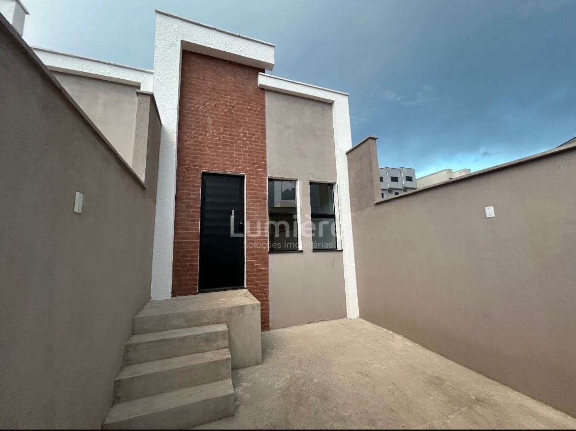 Casa Térrea 2 Quartos sendo 1 Suíte no Bairro de Fátima, Barra do Piraí - RJ