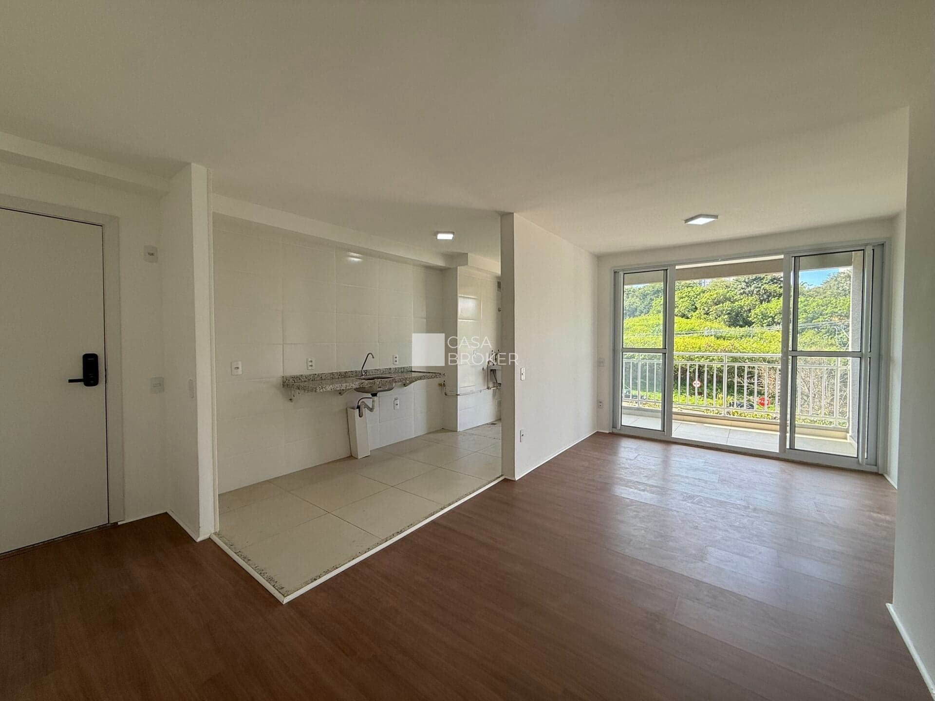 Algarve Residencial | 3 dorms, 1 suíte, 2 vagas cobertas e sol da manhã