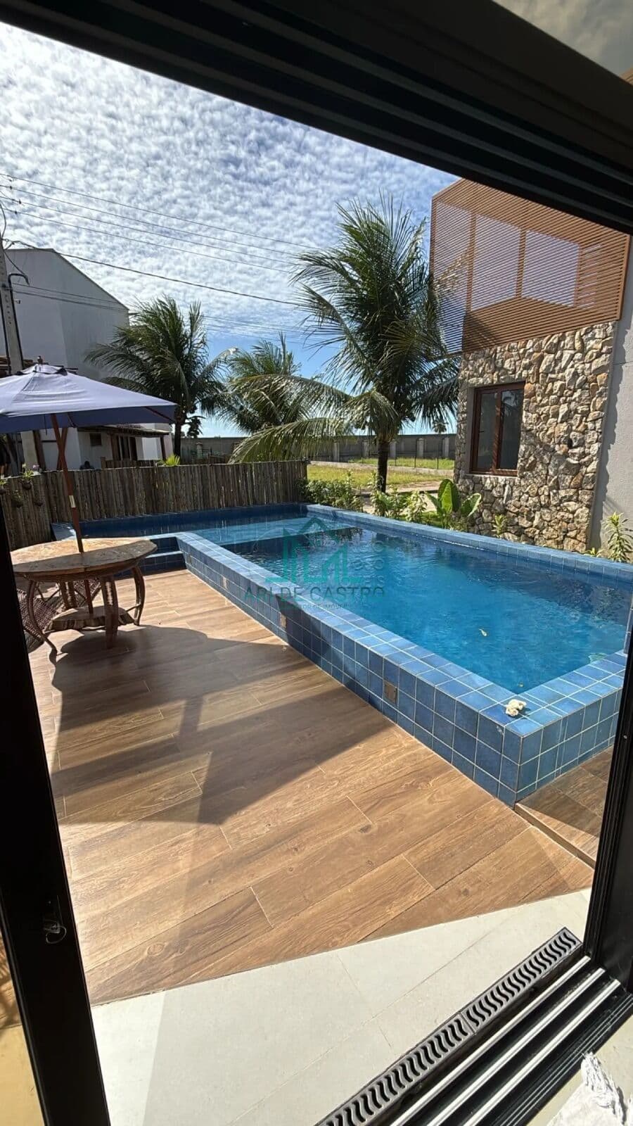 Casa Duplex com 4 suítes, 315m², Mobiliada, Piscina e RoofTop à venda em Condomínio na Praia do Patacho - Porto de Pedras Alagoas