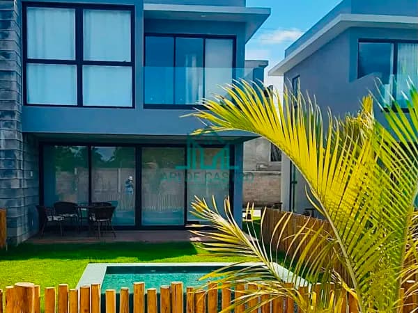 Casa Duplex 2 Suítes, 93m², Piscina Privada em Condomínio à Beira-Mar na Praia do Marceneiro, na Rota Ecológica de Milagres