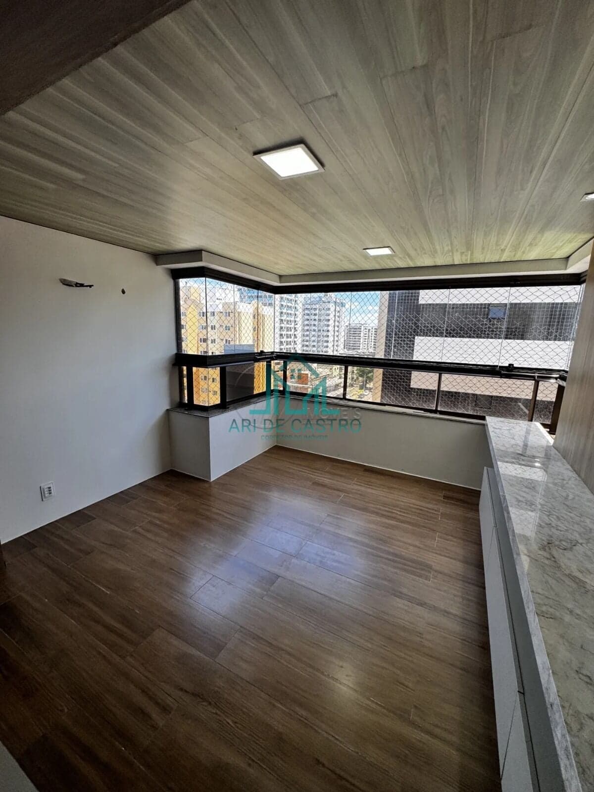 Apartamento com 3 Suítes, 147m², 2 Vagas, Varanda, Lavabo e Dependência em Andar Alto à Venda na Jatiúca em Maceió Alagoas