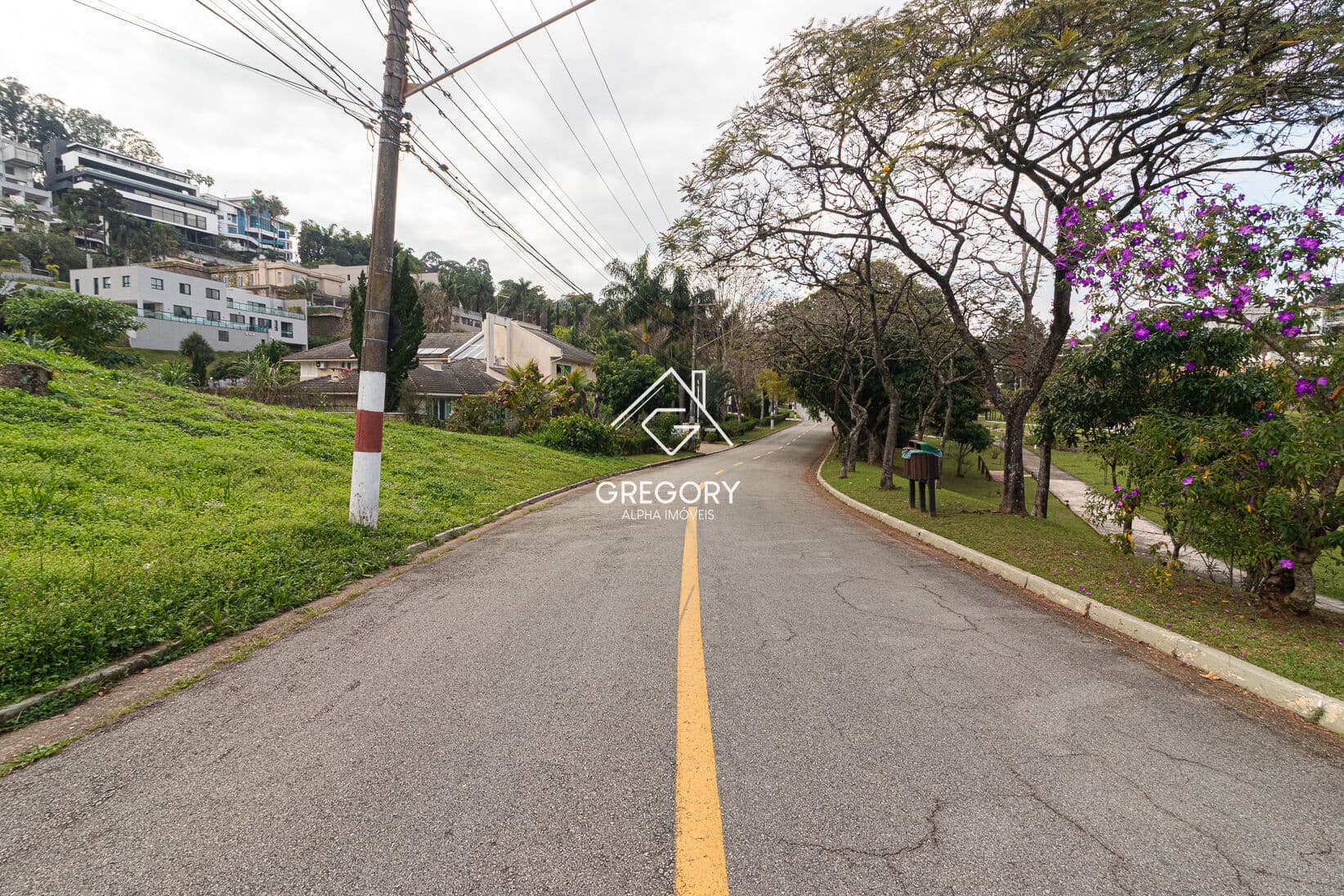 TERRENO NO CONDOMÍNIO TAMBORÉ 1