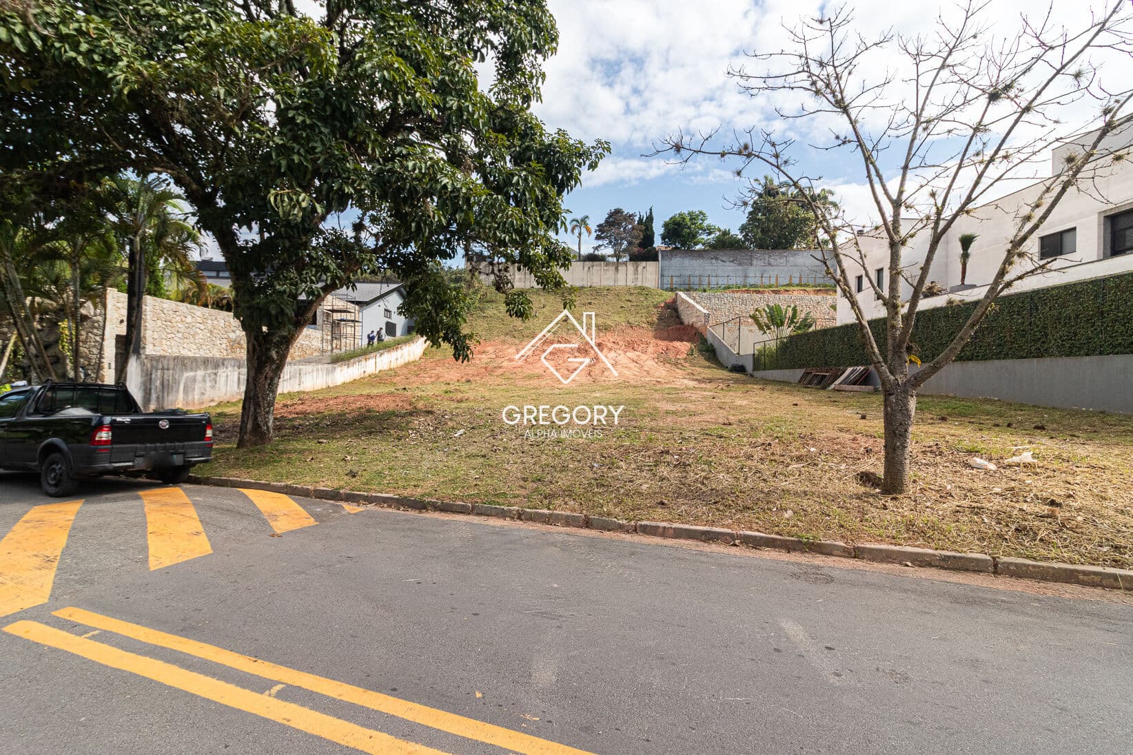 TERRENO NO CONDOMÍNIO TAMBORÉ 1