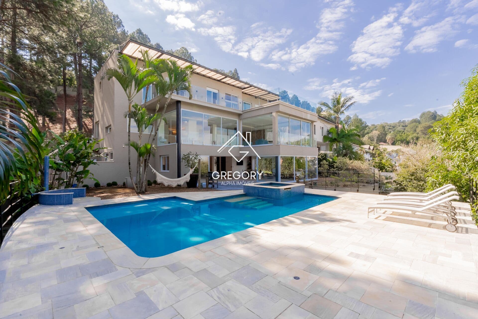Casa de Alto Padrão no Residencial Alphaville 10 – Santana de Parnaíba