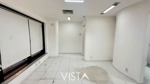 Sala comercial á venda no Tatuapé com 30m² 2 Banheiros 1 Vaga 1 Copa Próximo ao Metrô