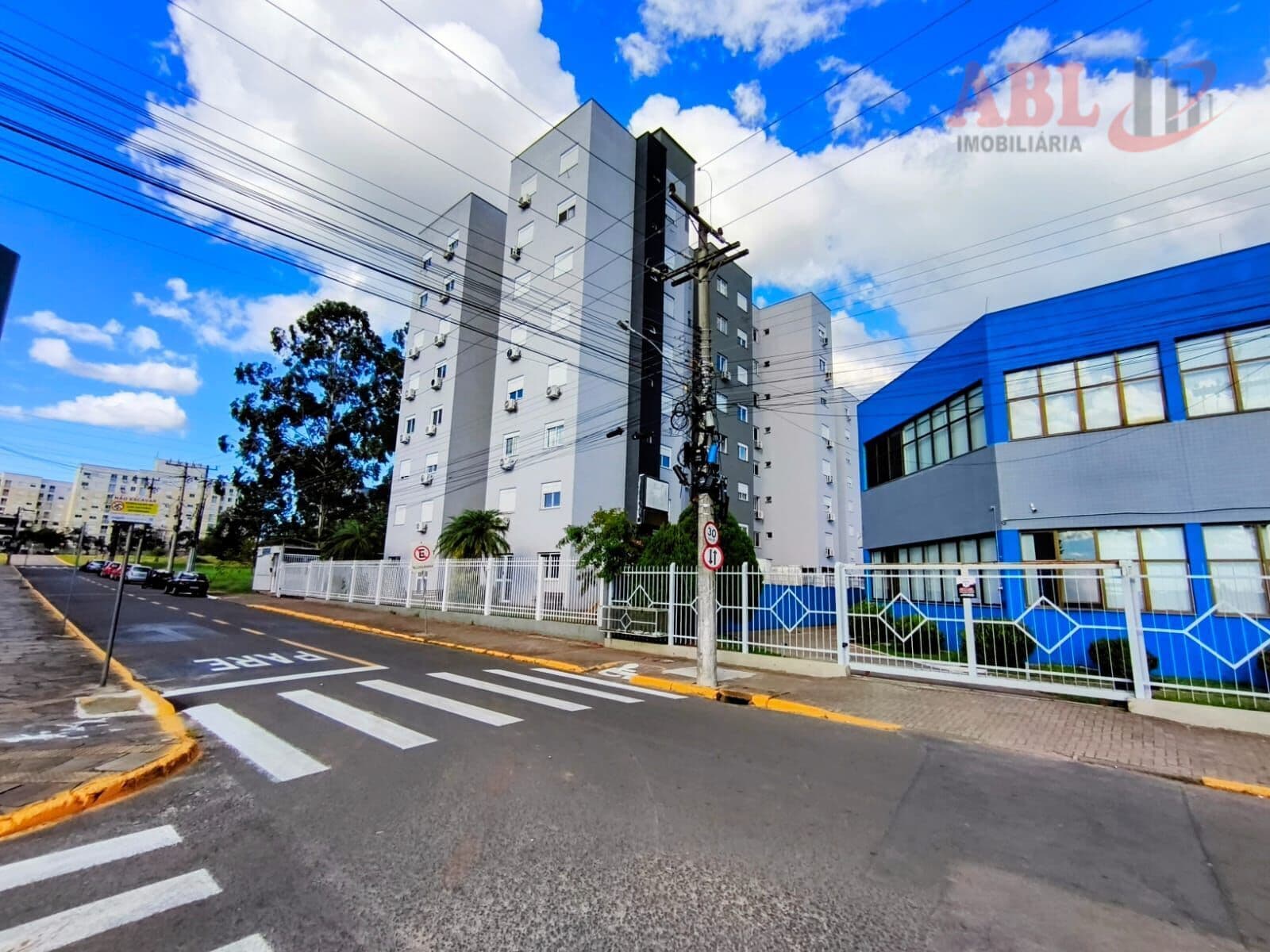 Apartamento a venda com 03 dormiórios e duas vagas em Cachoeirinha