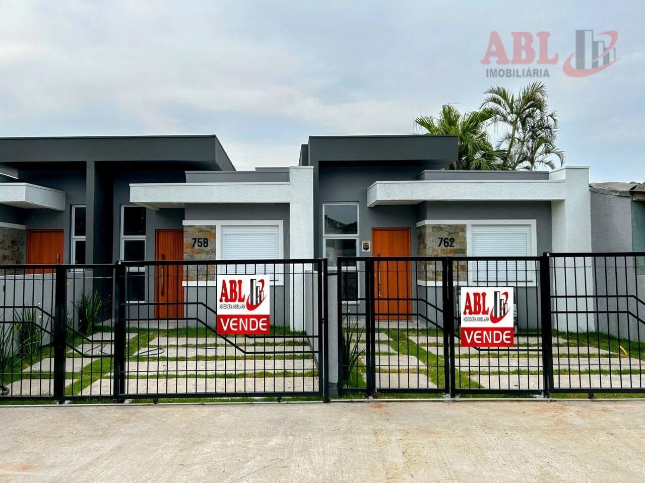 Casa 03 dormitórios com suite a venda em Gravatai