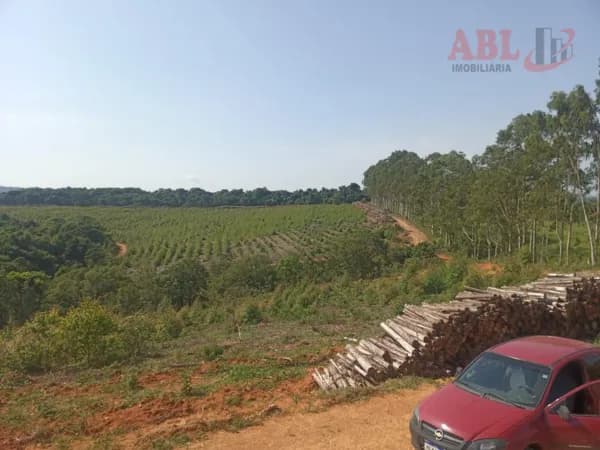 Fazenda entre Bom Sucesso MG e Santo Antônio do Amparo MG