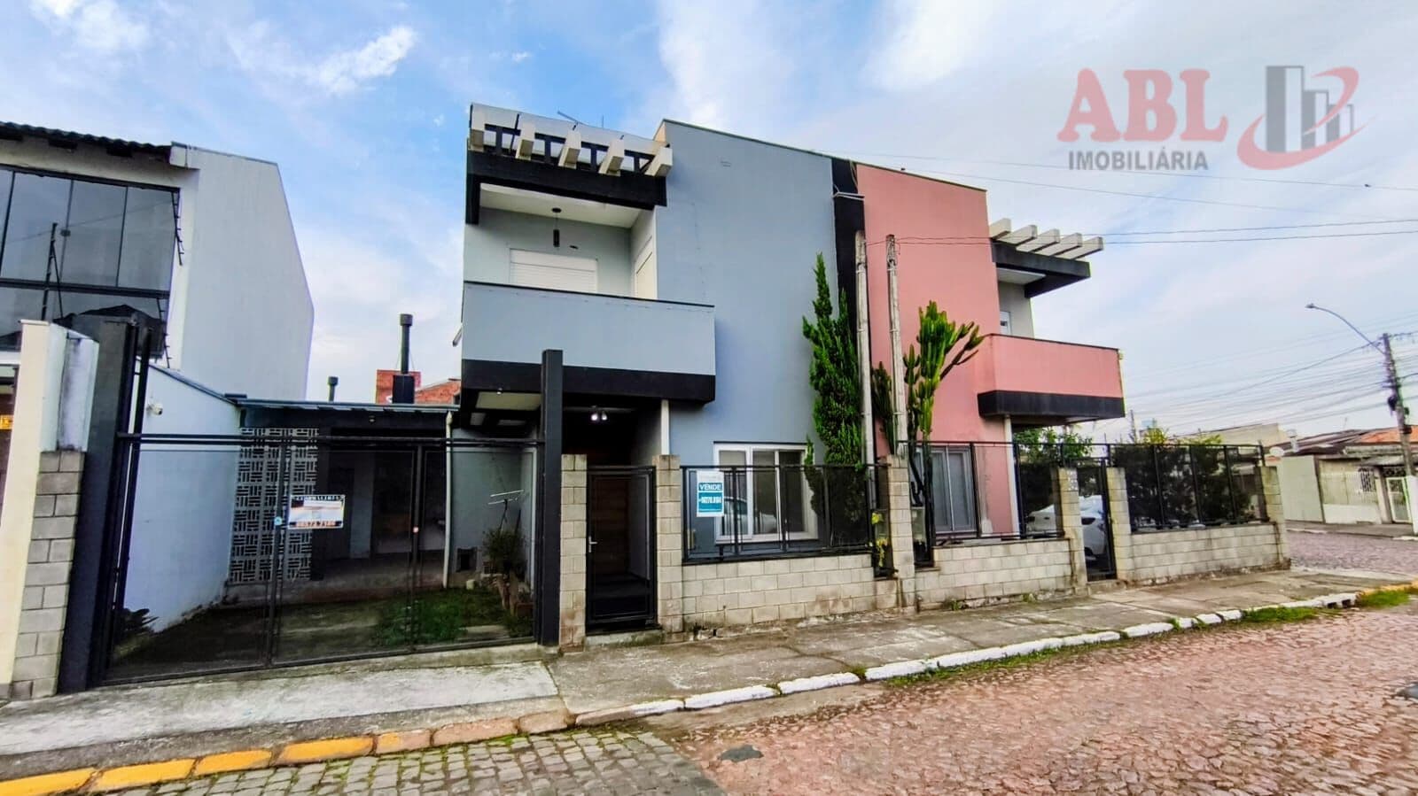 Sobrado em Cachoeirinha - Parque da Matriz