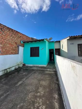 Casa Padrão 2 dormitórios com Pátio