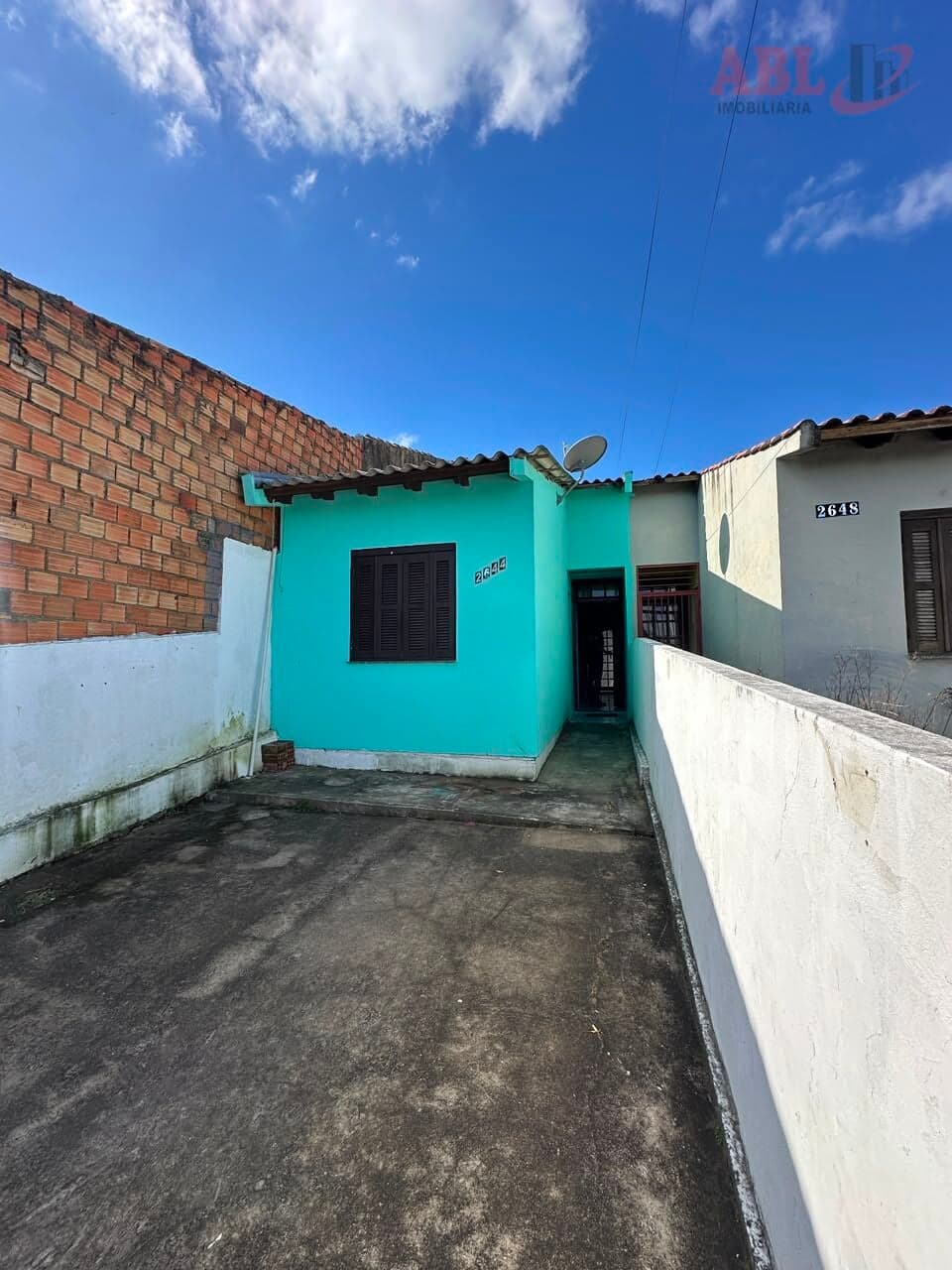 Casa Padrão 2 dormitórios com Pátio