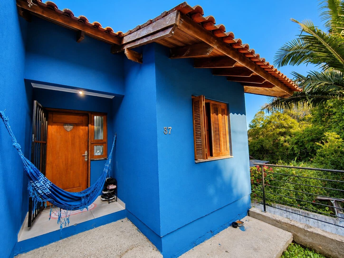 Casa Padrão 2 dormitório com Pátio