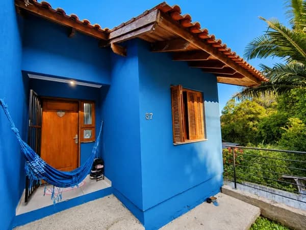 Casa Padrão 2 dormitório com Pátio