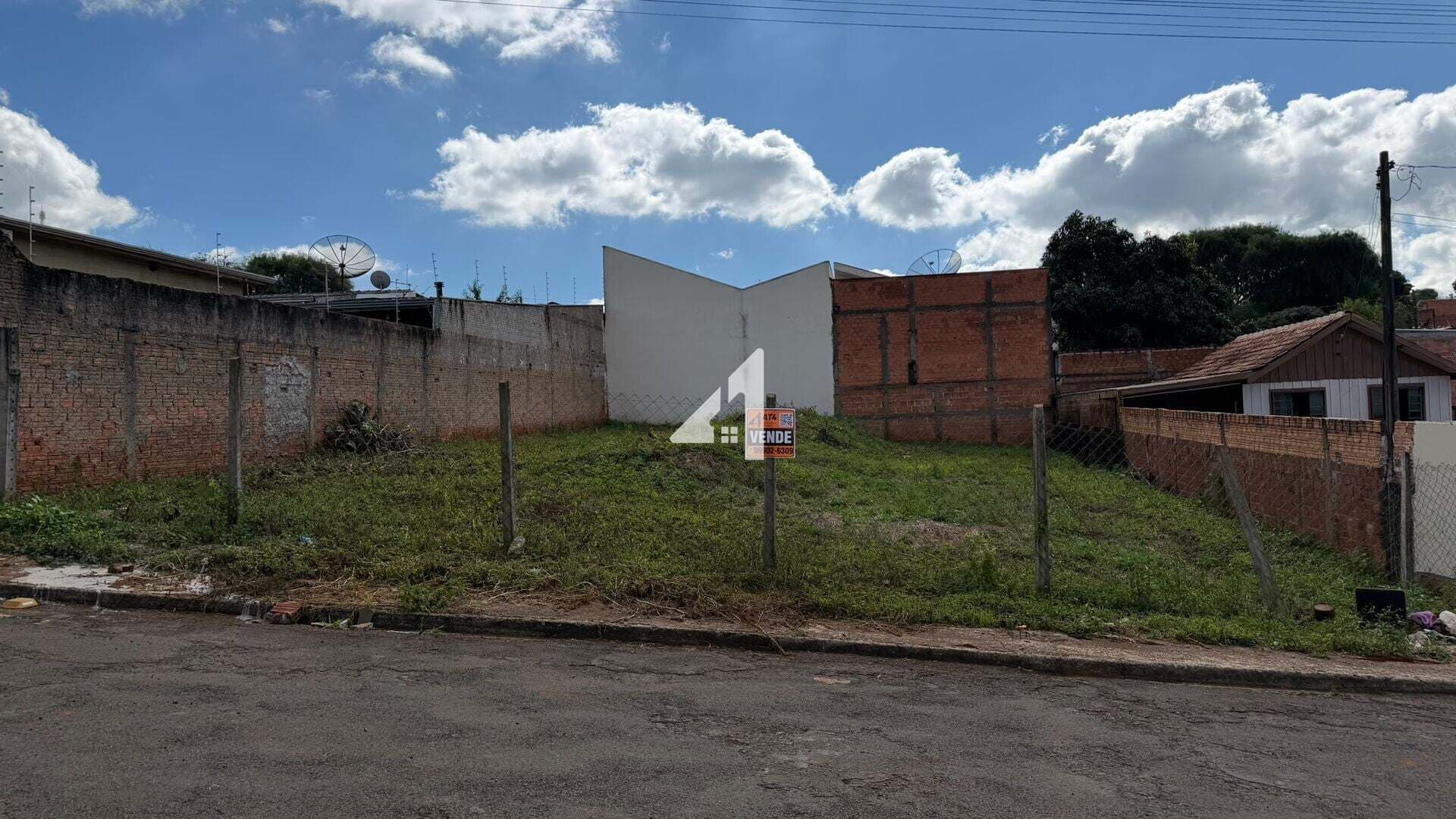 Lote/Terreno em Apucarana - Jardim Tarobá