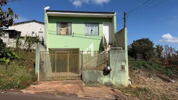 Sobrado com lote adicional em Apucarana
