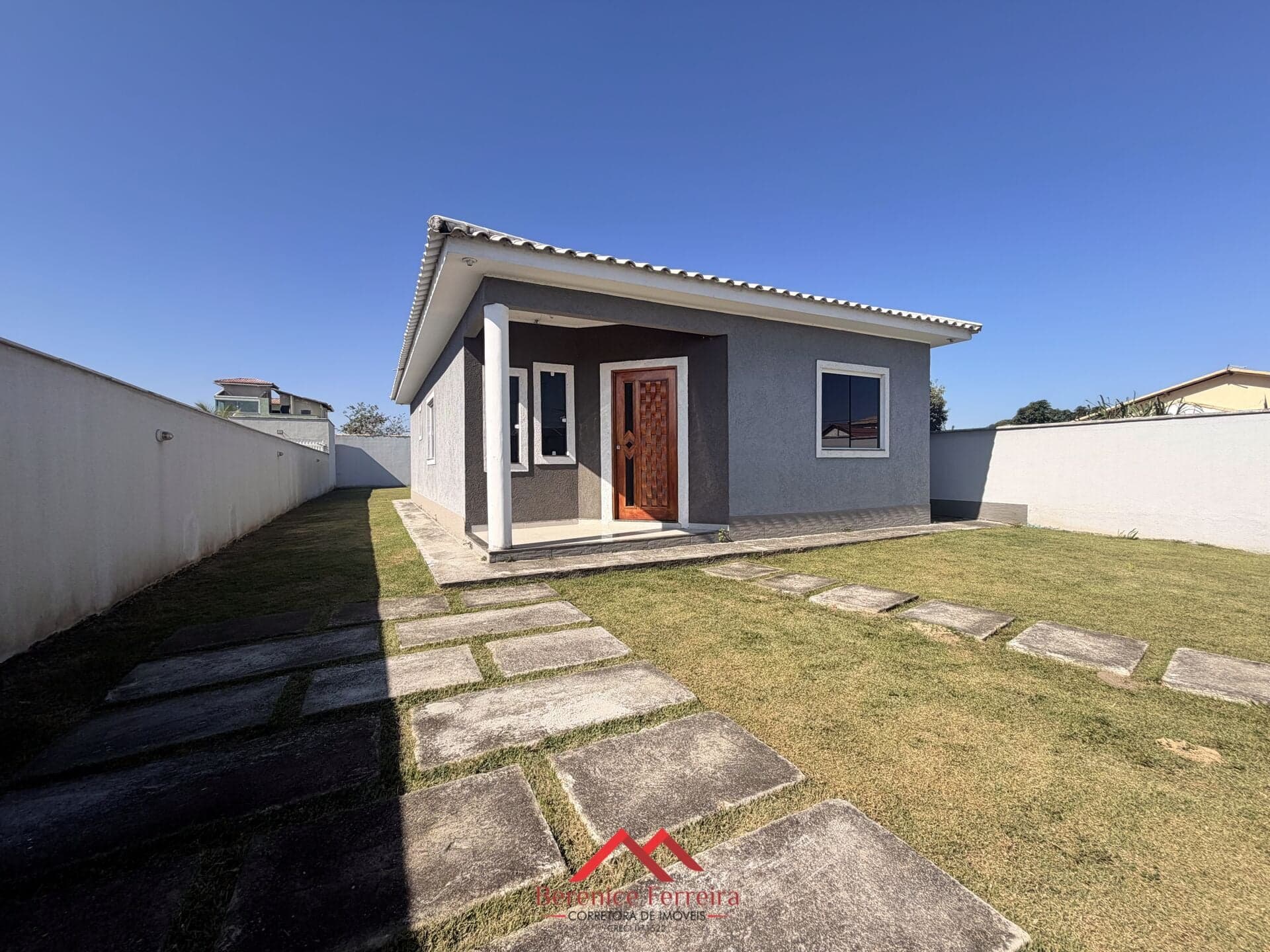 Belíssima casa com 3 qtos e terreno de 480m2 no Jardim Atlântico, Itaipuaçu - Maricá