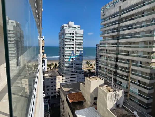 Apartamento no Canto do Forte com 3 Dormitórios à 200 metros do Mar