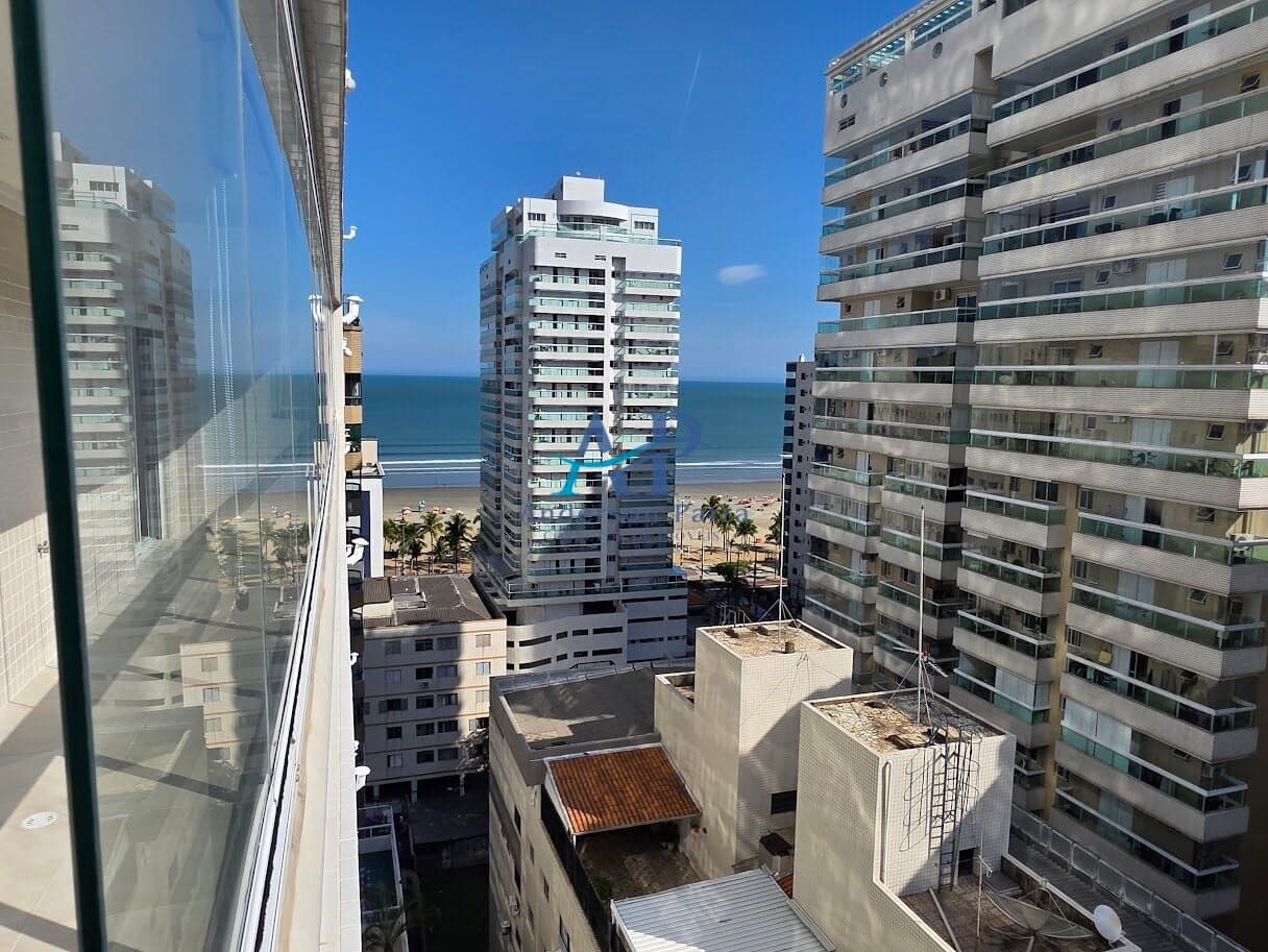 Apartamento no Canto do Forte com 3 Dormitórios à 200 metros do Mar
