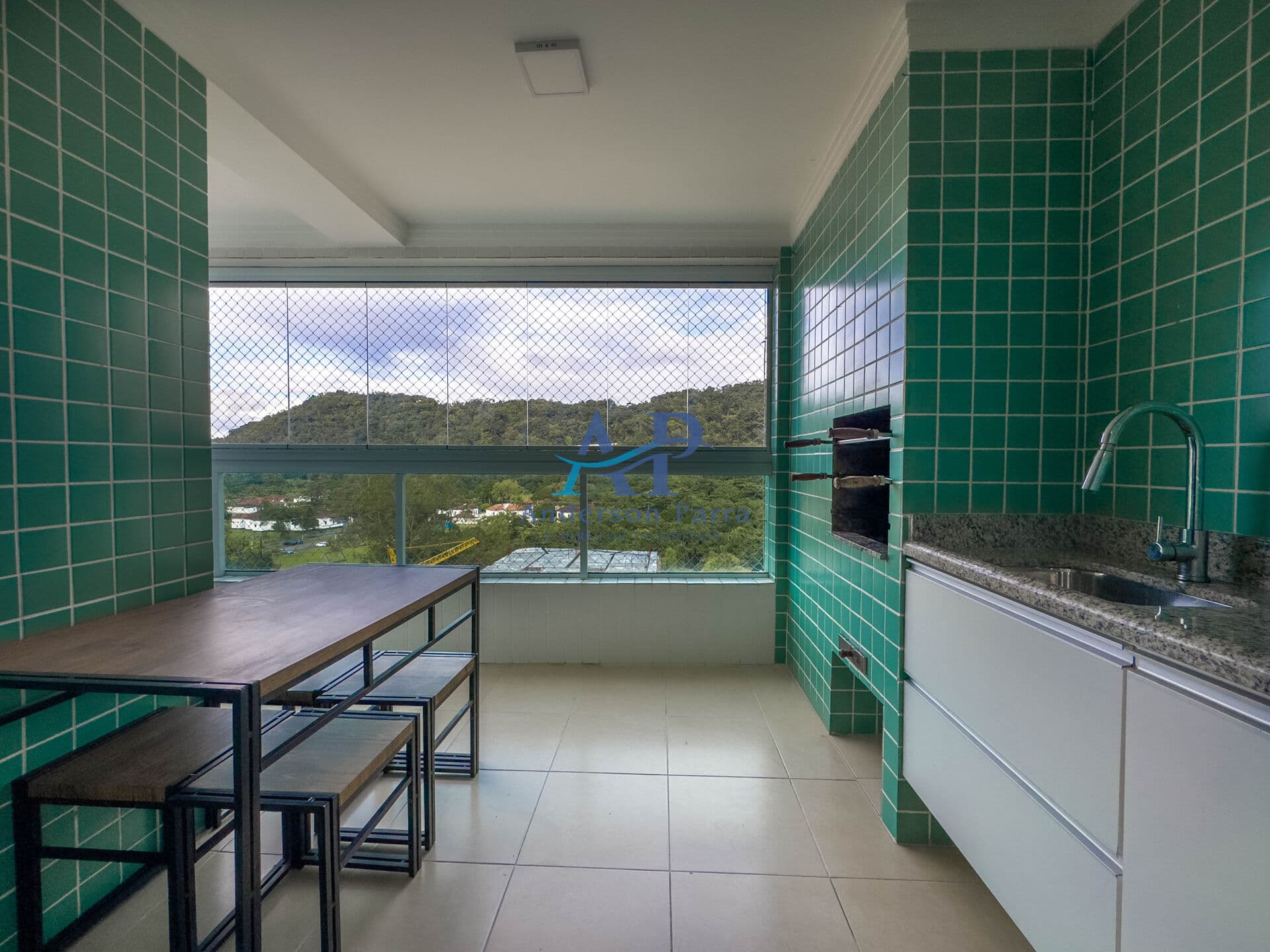Apartamento no Canto do Forte em Praia Grande com 3 Dormitórios Mobiliado