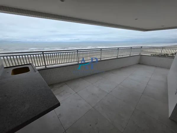 Apartamento em Praia Grande com 2 Dormitórios Frente Mar