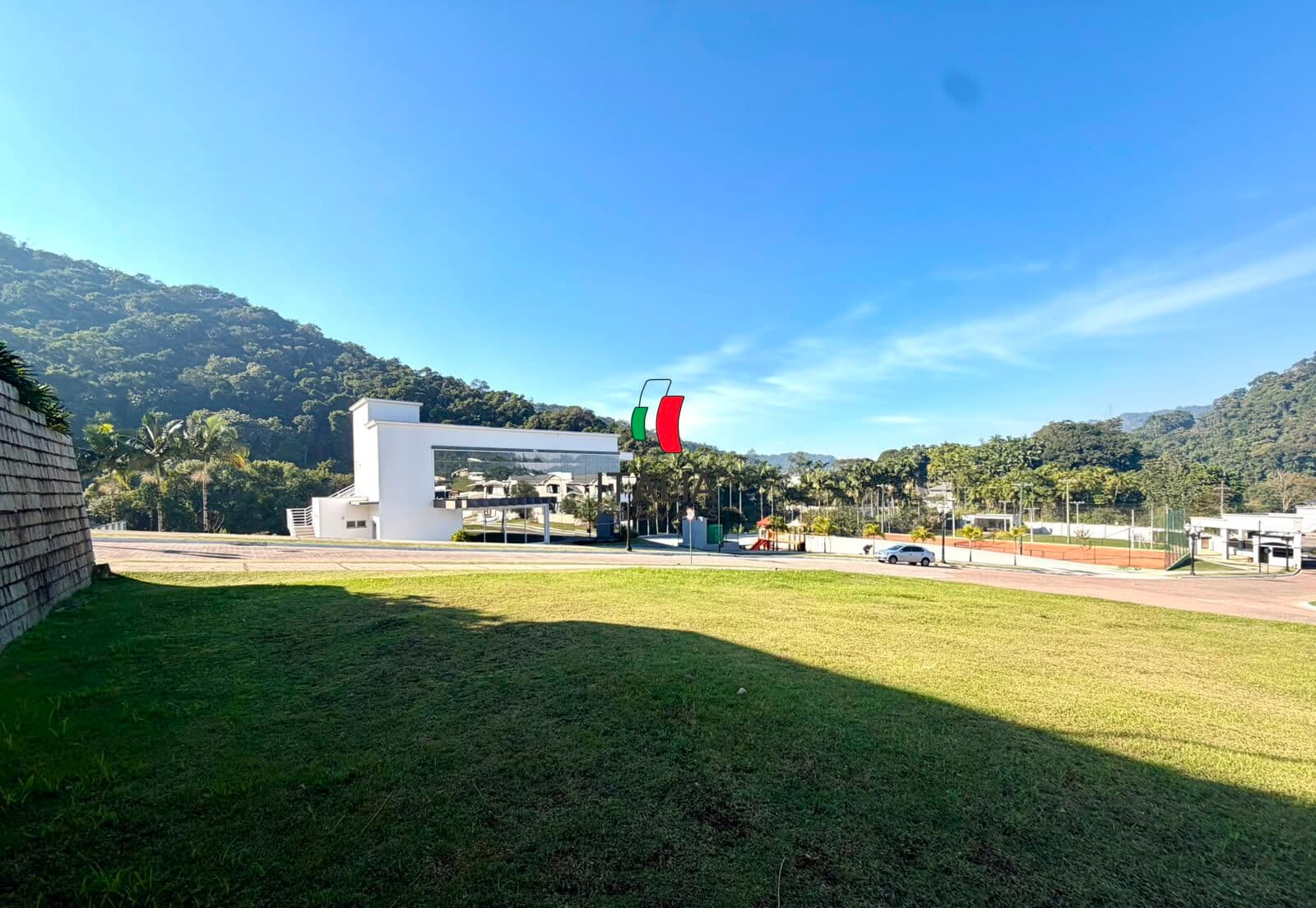 TERRENO DE ALTO PADRÃO À VENDA CONDOMÍNIO QUINTA DAS PALMEIRAS