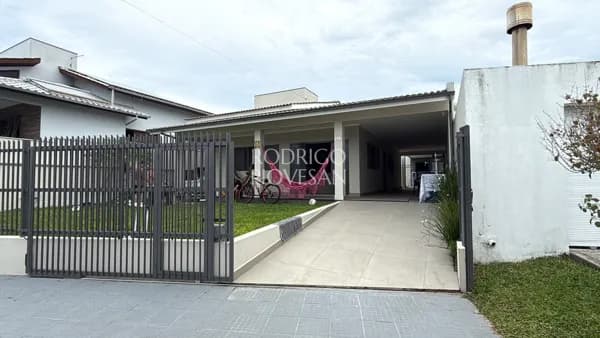Casa no Centro do Balneário Rincão — Zona Norte, Piscina e Próxima ao Mar