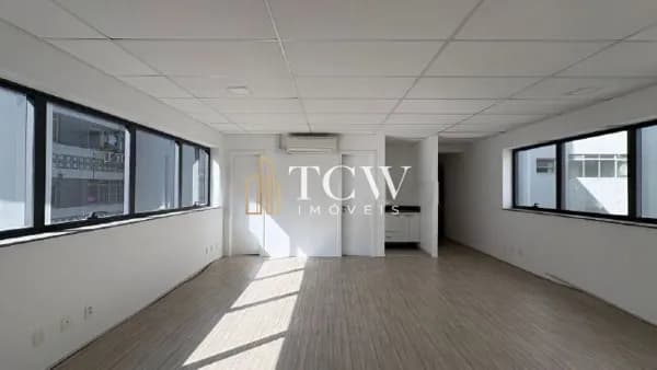 Sala Comercial para Venda ou Locação | 64 m² | Vila Mariana, próximo ao Metrô Paraíso