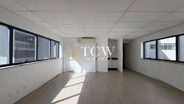 Sala Comercial para Venda ou Locação | 64 m² | Vila Mariana, próximo ao Metrô Paraíso