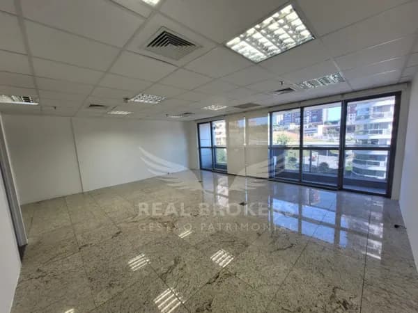 Sala comercial para locação com 54,42m² de área útil com 2 banheiros em Alphaville