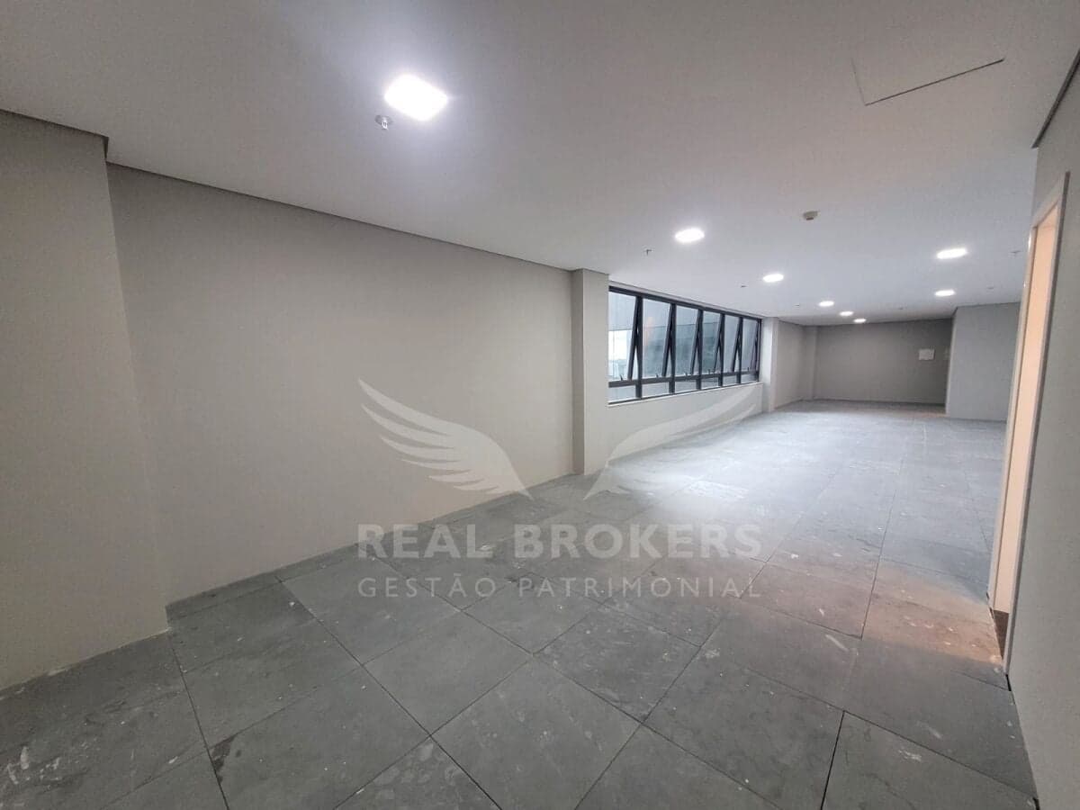Sala comercial para locação com 103,50m² de área útil 2 banheiros e 2 vagas de garagem em Alphaville