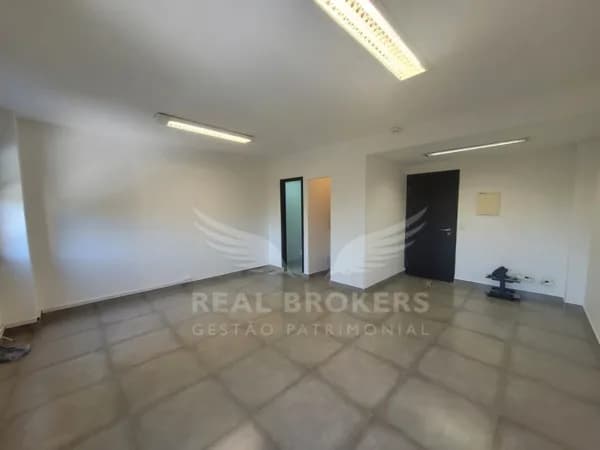 Sala Comercial para Locação com 30m² de área útil copa e 1 Vaga de Garagem em Alphaville